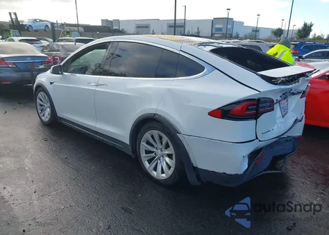 2017 Tesla Model X 100D/75D/90D z USA, uszkodzony, nr VIN 5YJXCAE2XHF029556